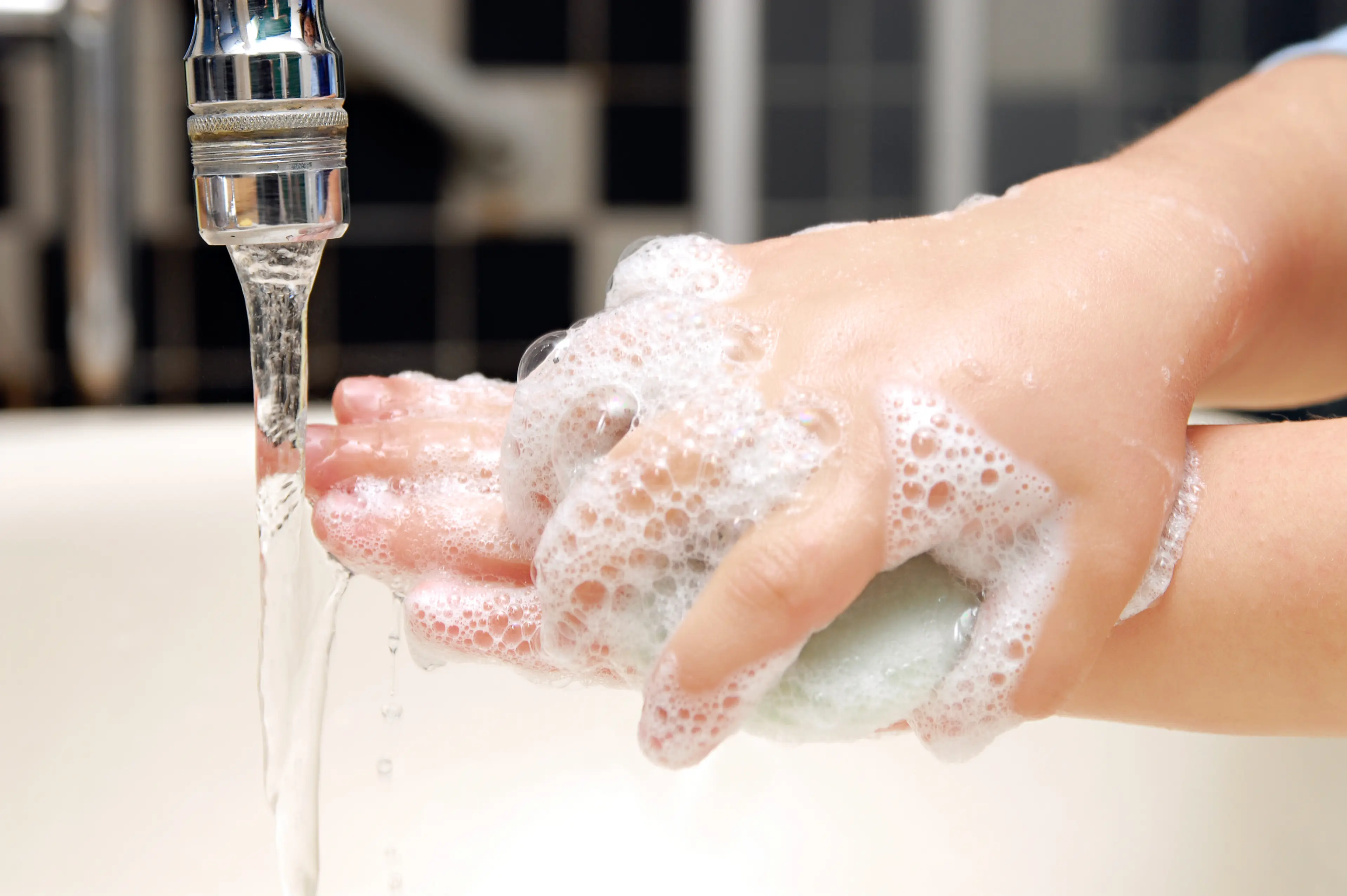 https://www.lysol.com/content/dam/lysol-us/article-detail-pages/child-handwash-soapblock.jpg